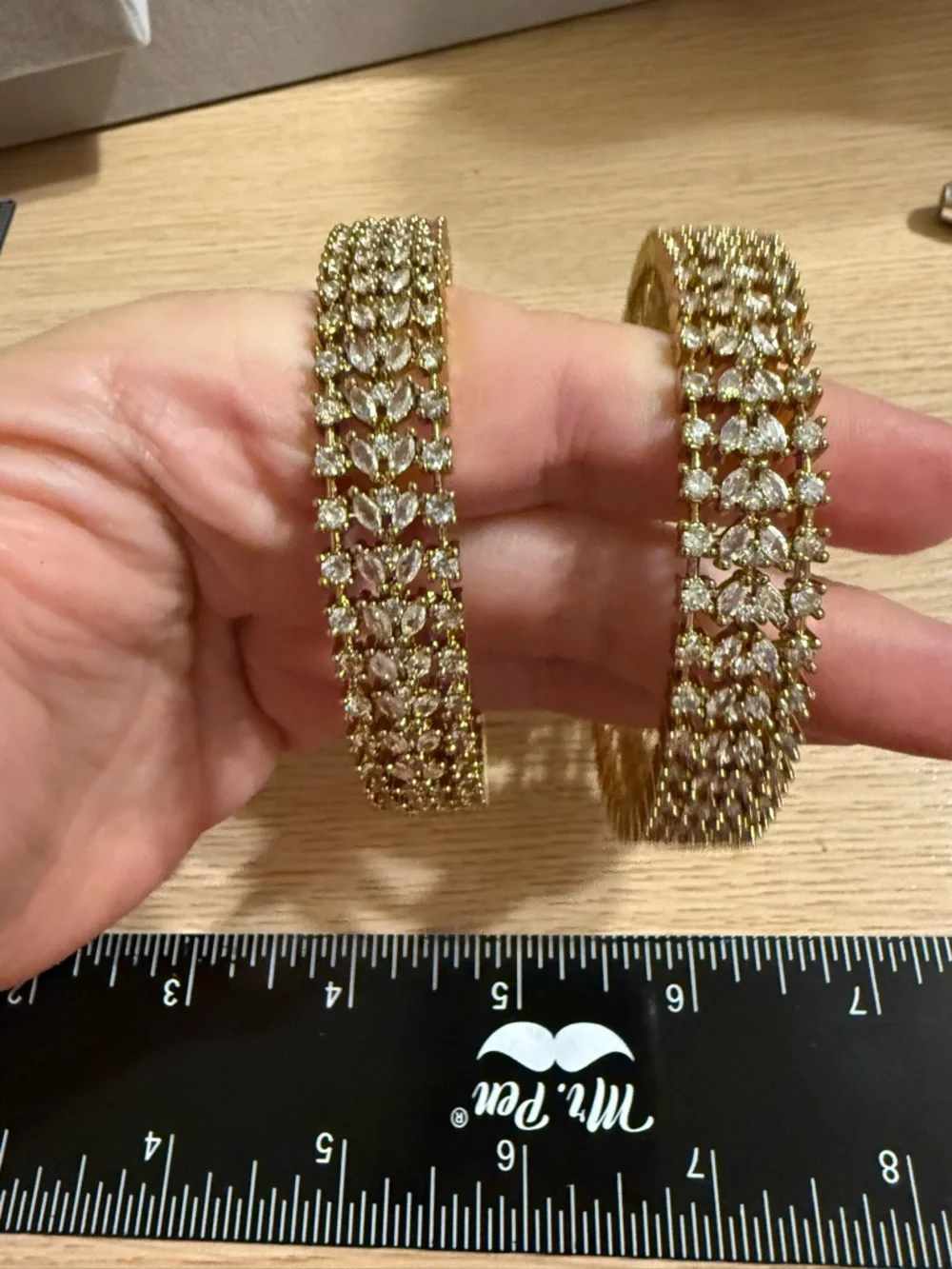 N/A elegant gold